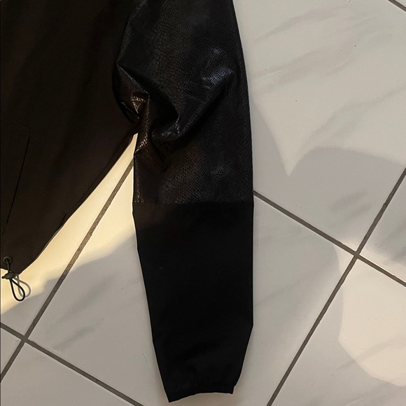 Beach Riot Black Hooded Jacket - Picture 3 of 7